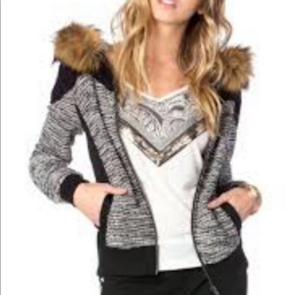 Miss Me Faux Fur Hoodie Sweater Jacket Size Medium - Picture 1 of 9